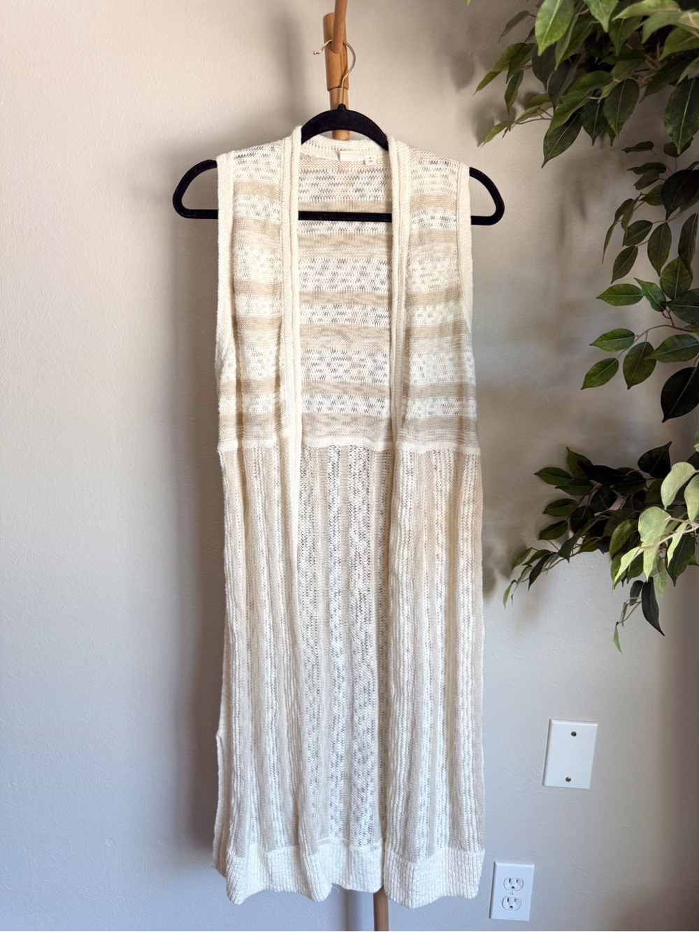 GAP Beige and Cream Knit Long Open Cardigan Kimono Vest Women’s Size Medium